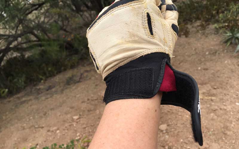 wrist closure on Bionic ReliefGrip garden gloves
