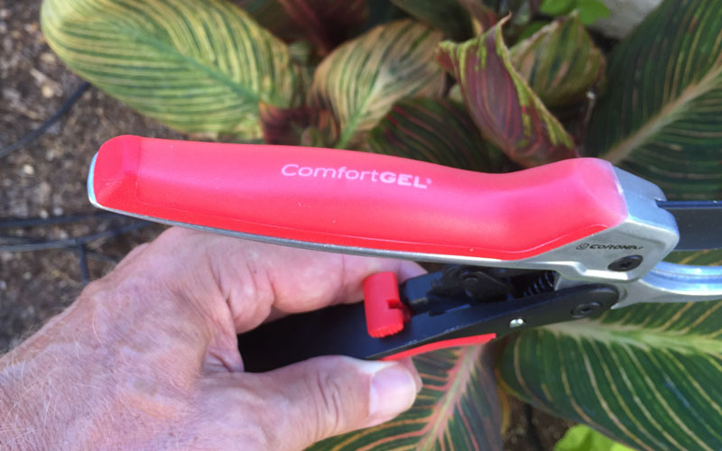 Corona RatchetCUT pruner ComfortGEL handles