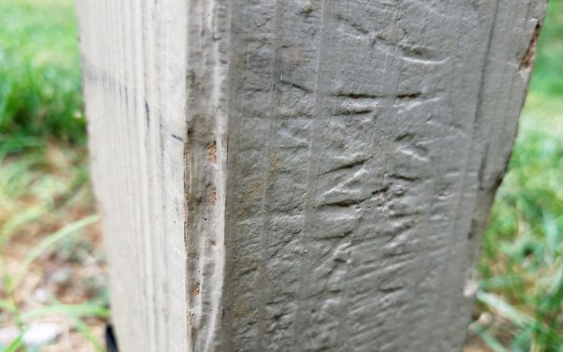 scars on mailbox post without Fence Armor