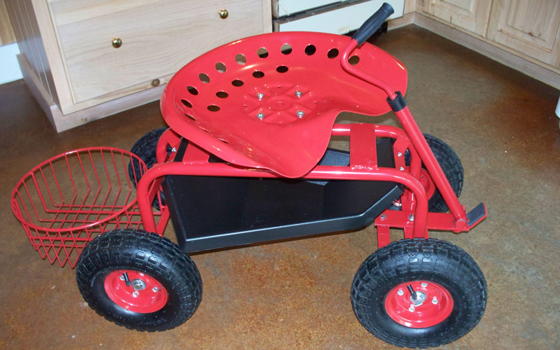 Gardeners Supply tractor scoot fully assembled