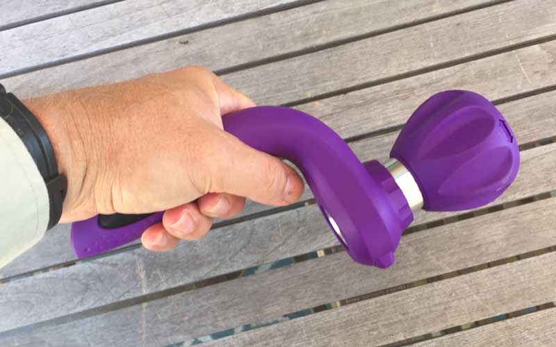 ultimate-hose-nozzle-with-handle-in-hand